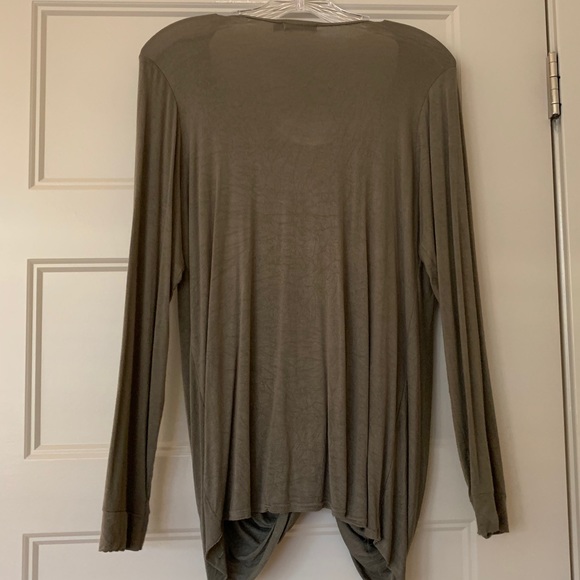 BooHoo deep V neck top - Picture 2 of 2